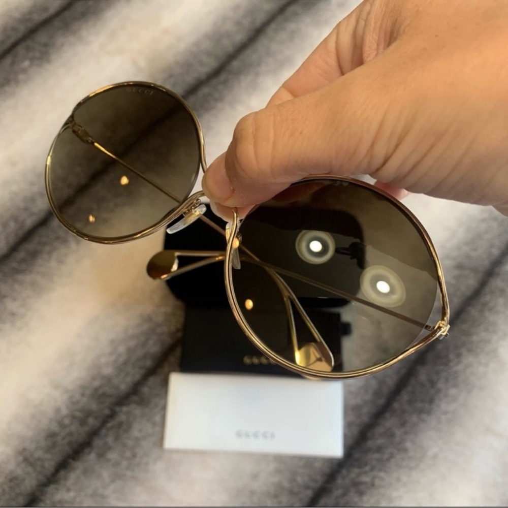 Gucci Round Pearl GG0253S Sunglasses - Picture 3 of 7
